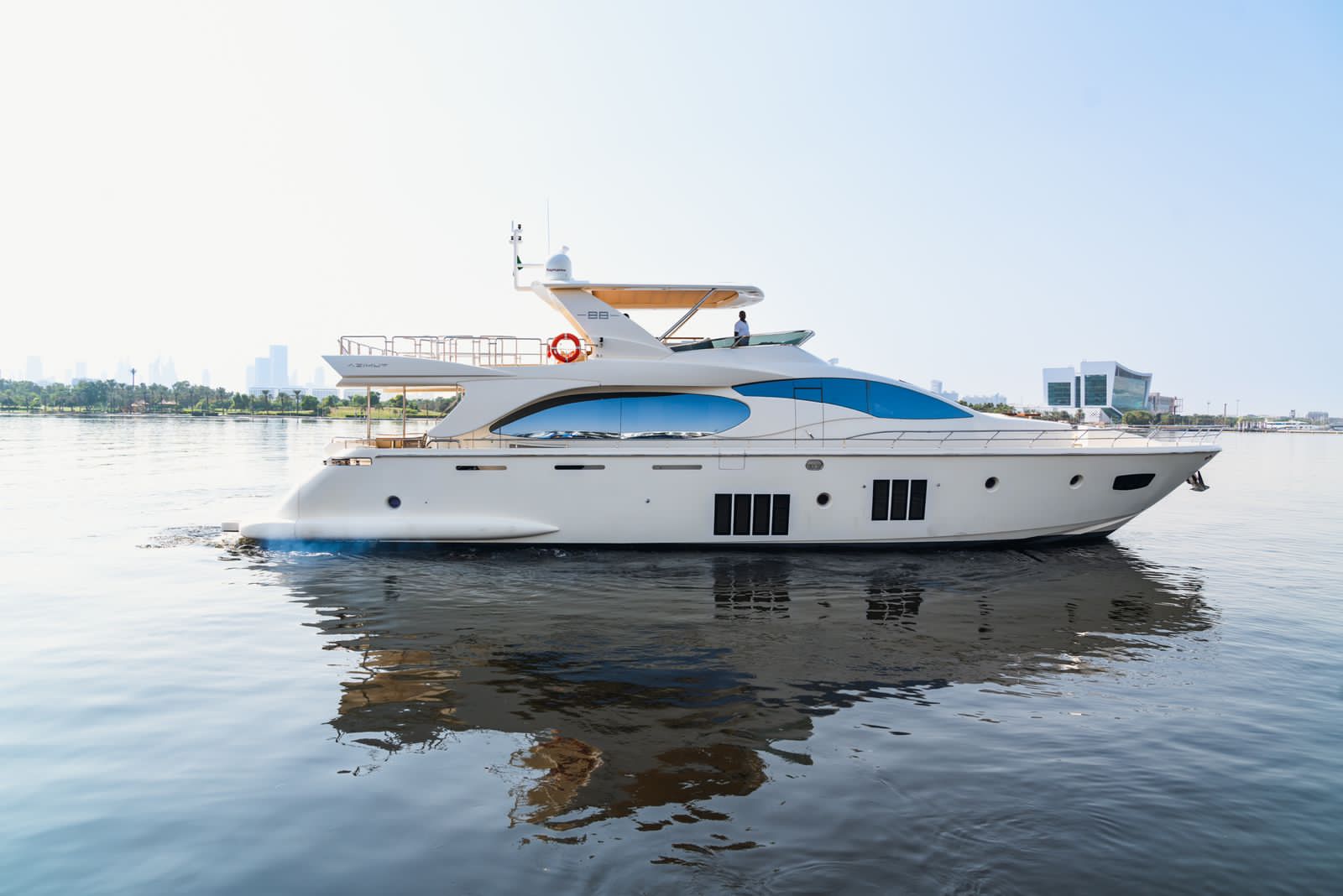 88 FT Azimut Luxury yacht for rental in Dubai Marina